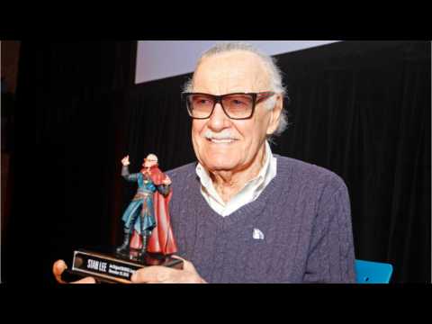 VIDEO : Fans Express Concern For Stan Lee After Comic Con