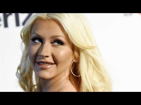 VIDEO : Christina Aguilera Doesn't Need Makeup To Be Beautiful