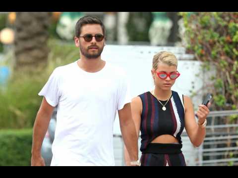 VIDEO : Scott Disick whisks Sofia Richie and kids on sunny vacation
