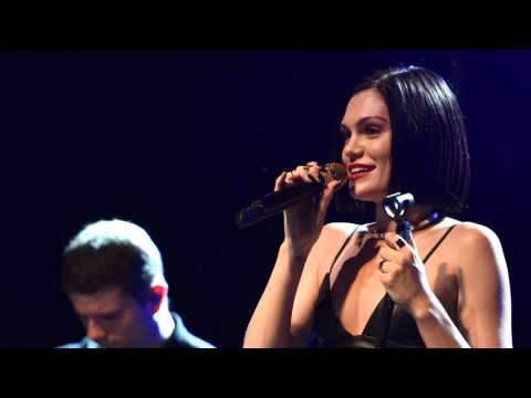 VIDEO : Jessie J Enters Chinese Singing Cmpetition