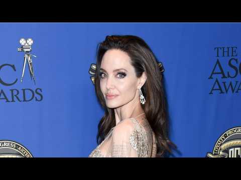VIDEO : Is Angelina Jolie Off the Market?