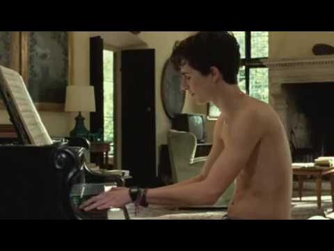 VIDEO : Call Me By Your Name Screenwriter Criticizes Lack of Full-Frontal Nudity