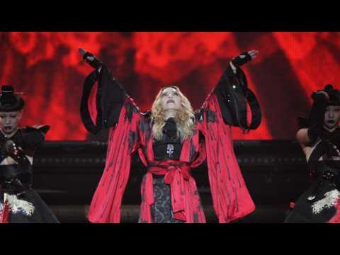 VIDEO : Sean Penn Chooses Madonna Over Britney Spears