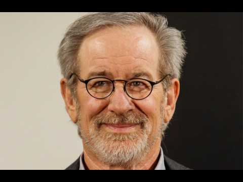 VIDEO : Steven Spielberg owns Citizen Kane sled