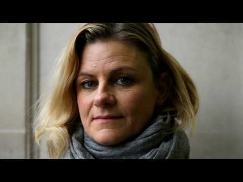 VIDEO : Ex-Assistant Claims She Tried To Stop Weinstein In 1998