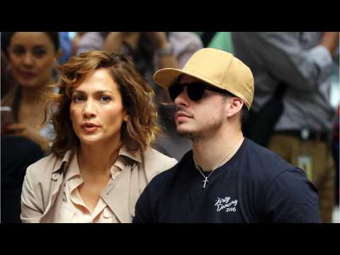 VIDEO : These Celebrities All Dated Hot Younger Guys