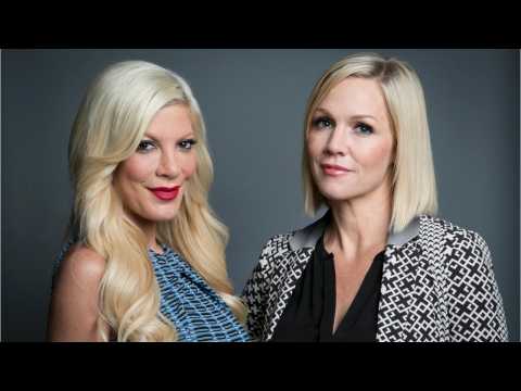 VIDEO : Tori Spelling Goes Back to Work With Jennie Garth