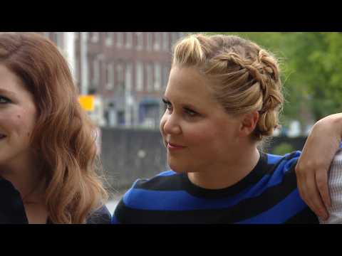 VIDEO : Newlywed Amy Schumer not changing her name