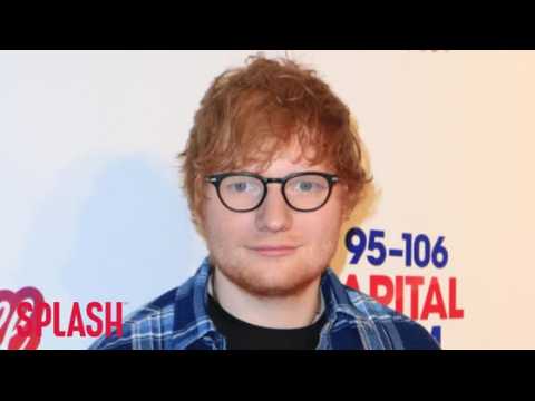 VIDEO : Ed Sheeran busks in Melbourne for secret performance