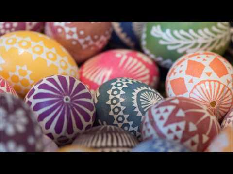 VIDEO : Snapchat Hides A Million Easter Eggs