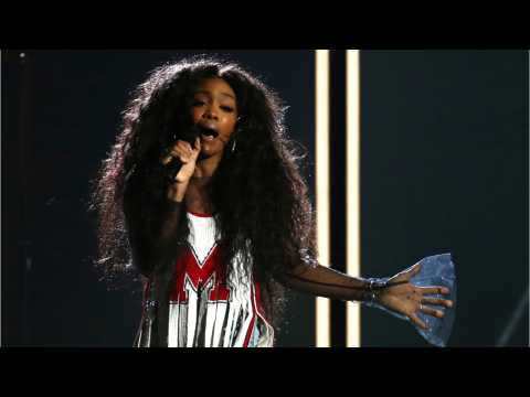 VIDEO : SZA Accidentally Releases 'Broken Clocks' Music Video