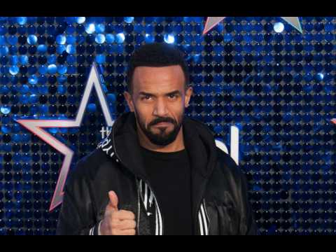 VIDEO : Craig David surprises London commuters with surprise gig