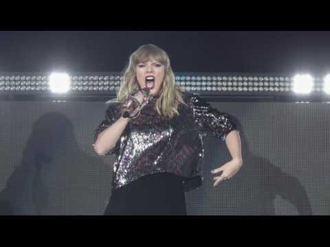 VIDEO : Taylor Swift performed unannounced in Nashville bar