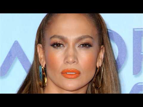 VIDEO : Jennifer Lopez Launches New Makeup Line