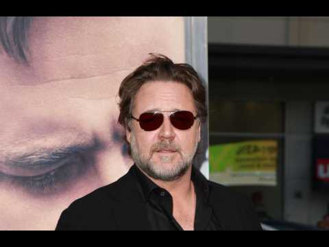 VIDEO : Russell Crowe auction makes 3.7 million