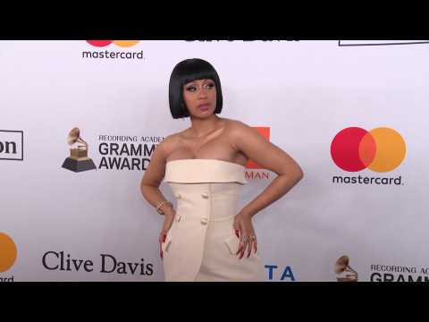 VIDEO : Cardi B announces pregnancy on live TV