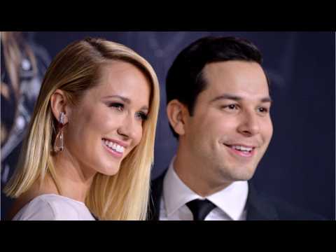 VIDEO : Anna Camp And Skylar Astin Reveal Their TV Obsession