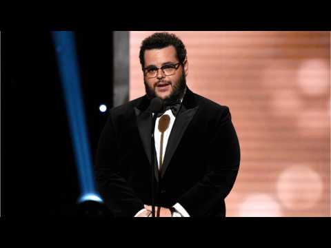 VIDEO : Josh Gad Tweets Support For A Friend Who Lost His Son In Parkland Shooting