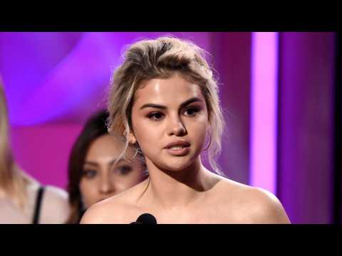 VIDEO : Justin Bieber and Selena Gomez Were 'Very Affectionate' at His Dad's Wedding