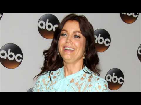 VIDEO : 'Scandal' Star Bellamy Young Signs With UTA Talent Agency