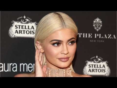 VIDEO : Dylan Kardashian Defends Kylie Jenner With Spicy Clapback