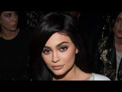 VIDEO : Kylie Jenner Launches New Palette
