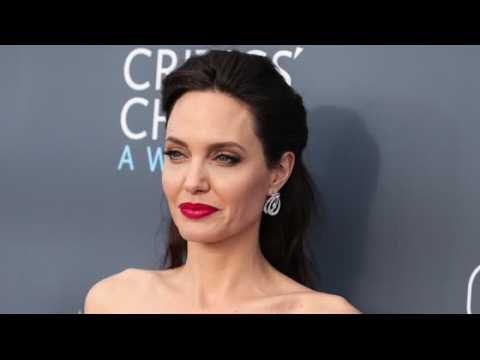 VIDEO : Angelina Jolie says she's a normal mother