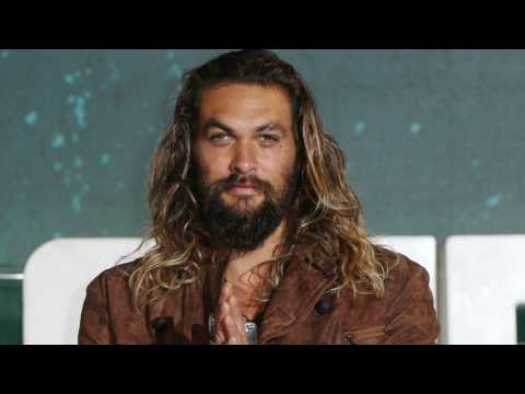 VIDEO : New 'Justice League' Blu-ray Clip Reveals Aquaman Costume Design