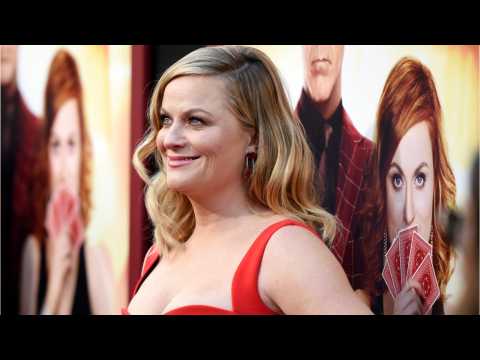 VIDEO : Is Amy Poehler Directing A Movie?