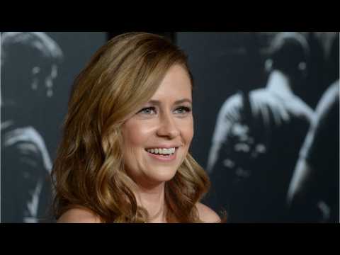VIDEO : Jenna Fischer Meets The Kardashians