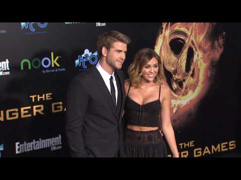 VIDEO : Miley Cyrus and Liam Hemsworth make rare red carpet appearance at Oscar Party