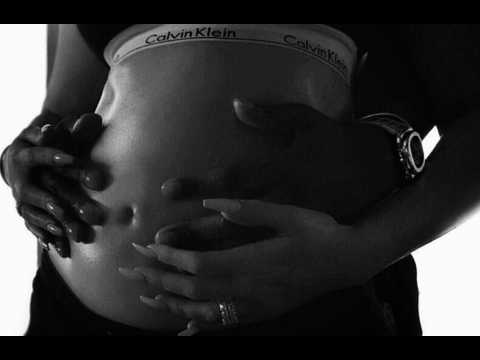 VIDEO : Khloe Kardashian is expecting a baby girl