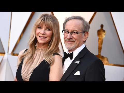 VIDEO : Steven Spielberg Wore 'Jaws' Socks to the Oscars
