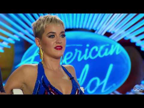 VIDEO : Katy Perry Can't Stop Flirting With 'American Idol' Contestants