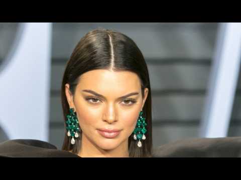 VIDEO : Kendall Jenner Takes On Gay Rumors