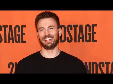 VIDEO : Chris Evans' New Mustache Causes Outrage