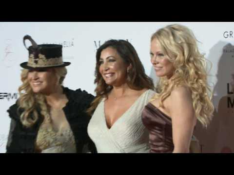 VIDEO : Pamela Anderson y Anastacia, estrellas de la 'Global Gift'