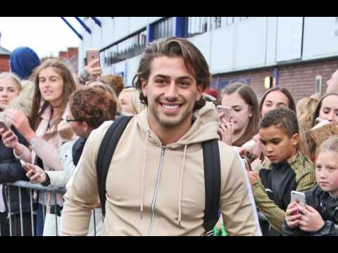 VIDEO : Kem Cetinay and Chris Hughes to holiday together in Mexico
