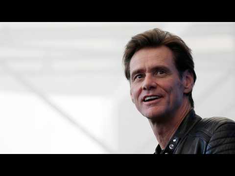 VIDEO : Jim Carrey Criticizes Trump Once Again With New Drawing