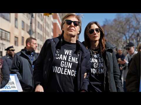 VIDEO : George Clooney, Paul McCartney and Other Celebrities Join March for Our Lives