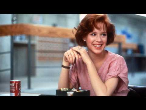 VIDEO : Molly Ringwald Says No To '16 Candle' Remake