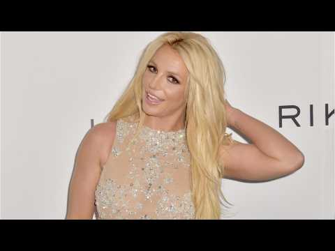 VIDEO : Britney Spears' Abs Are Still Rockin'