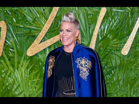 VIDEO : Pink cancels second show on doctor's orders