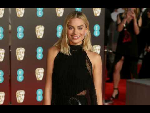 VIDEO : Margot Robbie liberated by Tonya Harding role