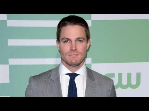VIDEO : Stephen Amell Teases Return Of An Old 'Arrow' Costume