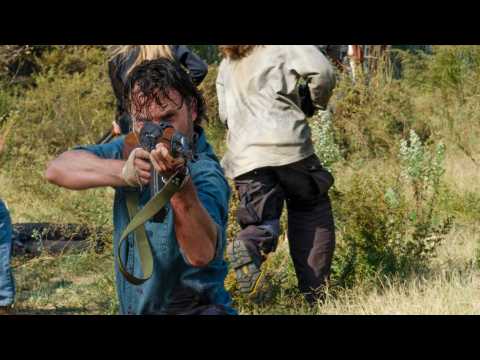 VIDEO : Walking Dead Stars Say Goodbye To Beloved Castmate