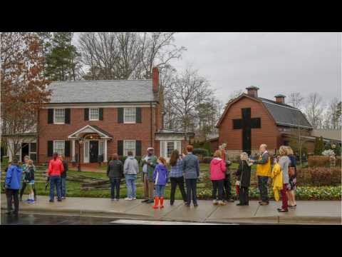 VIDEO : Mourners Pay Respects To Billy Graham