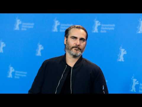 VIDEO : Joaquin Phoenix Stays Quiet on Joker Movie Rumors