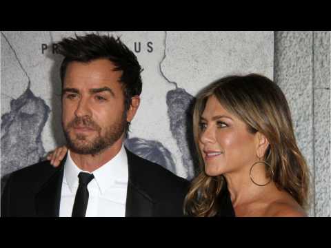 VIDEO : Justin Theroux Emerges Triumphant Following Aniston Split