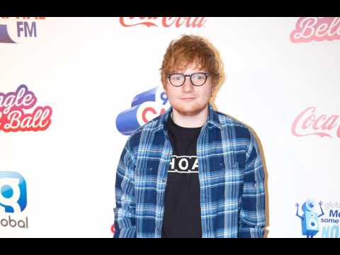 VIDEO : Ed Sheeran devient mannequin le temps d'une parodie